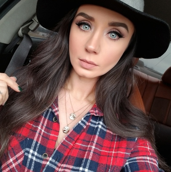 Meet your Posher, Andrea - Picture 1 of 1